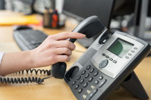 telefono aziendale che risponde a un numero verde